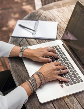 linkedin-sales-solutions-0QvTyp0gH3A-unsplash